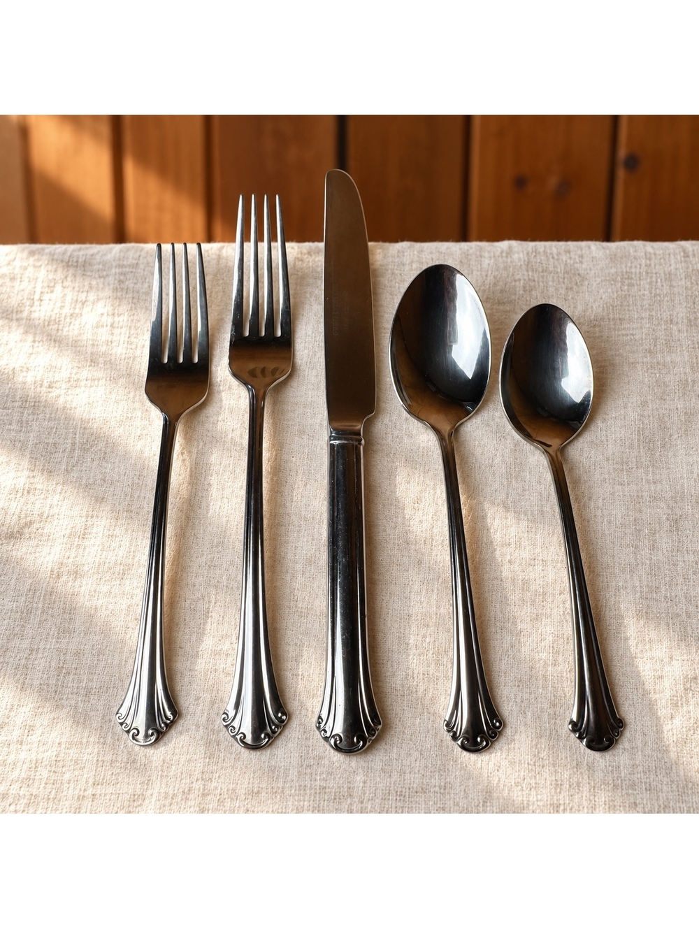 Reed & Barton Courtland Everyday Stainless Flatware Set 40 Piece Service For 8